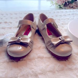 Toddler Girl Size 8 Shiny Beige Ballet Slippers NWT